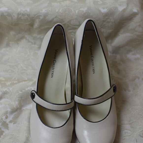 White Vianni Collection Mary-Janes - size 6.5 - Picture 9 of 9